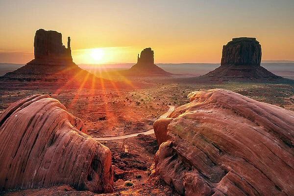 USA, Arizona, sun rising between the buttes at the Monument Valley