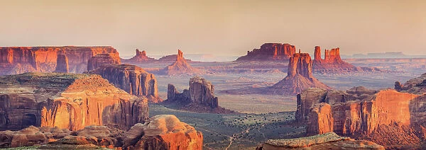 USA, Arizona, View over Monument Valley from the top of Hunts Mesa