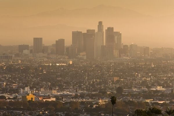 USA, California, Los Angeles, downtown view from Baldwin Hills, sunrise