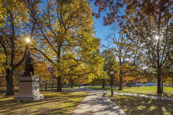 USA, Connecticut, Hartford, Bushnell Park, autumn, sttue of Horace Wells, discoverer