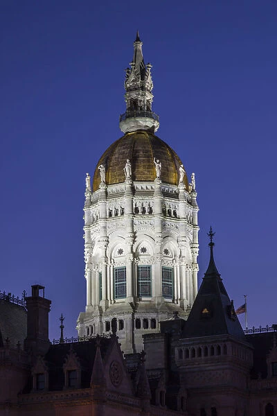 USA, Connecticut, Hartford, Connecticut State Capitol, cupola lit at dawn