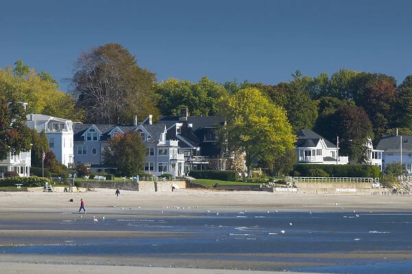 USA, Connecticut, Houses beside Silver Sands State Park