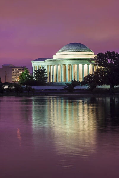 USA, District of Columbia, Washington, Tidal Basin with Jefferson Memorial