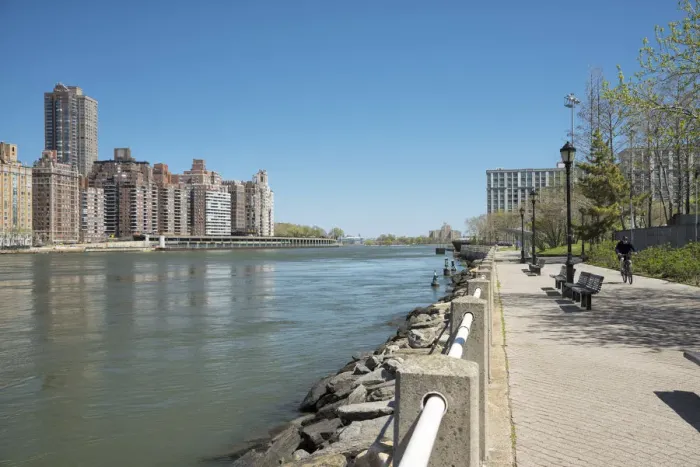 Framed Print : USA, East Coast, New York, Midtown, east river, Roosevelt Island