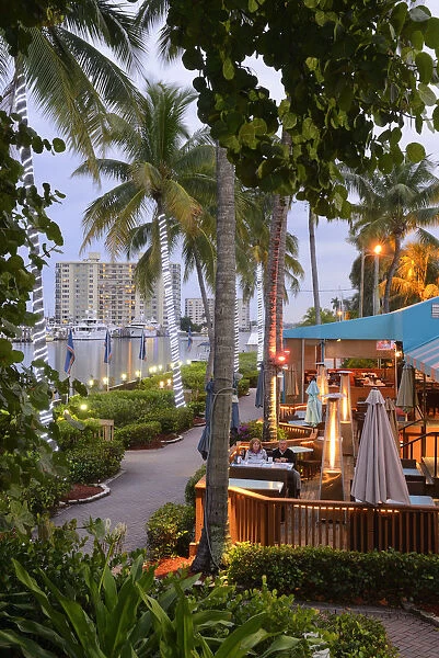 USA, Florida, Palm Beach County, Del Rey Beach, restaurant along intercoastal waterway