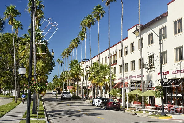 USA, Florida, Sarasota County, Venice, street in historic downtown
