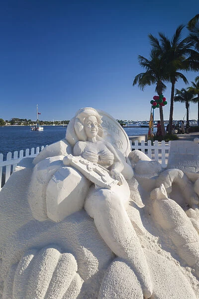 USA, Florida, West Palm Beach, Christmas Season sand sculpture