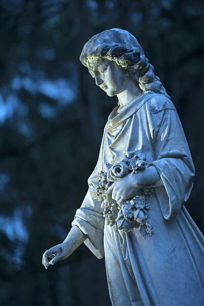 USA, Georgia, Savannah, Bonaventure Cemetery, statue