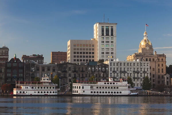 USA, Georgia, Savannah, skyline along the Savannah River