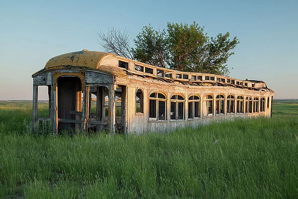 USA, Great Plains, North Dakota, Minot, Great Northern rail car, abandoned