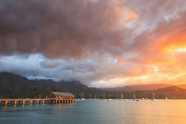 USA, Hawaii, Kauai, Hanalei Bay and Pier