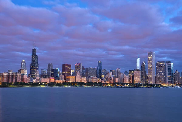 USA, Illinois, Midwest, Cook County, Chicago, Skyline and Lake Michigan