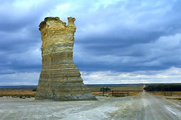 USA, Kansas, Gove County, Monument Rocks, Chalk Pyramids, Sedimentary Formations