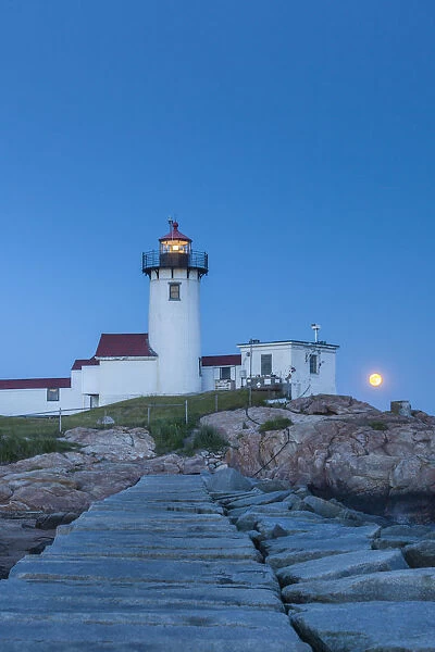 USA, Massachusetts, Cape Ann, Gloucester, Eastern Point LIghthouse with moonrise