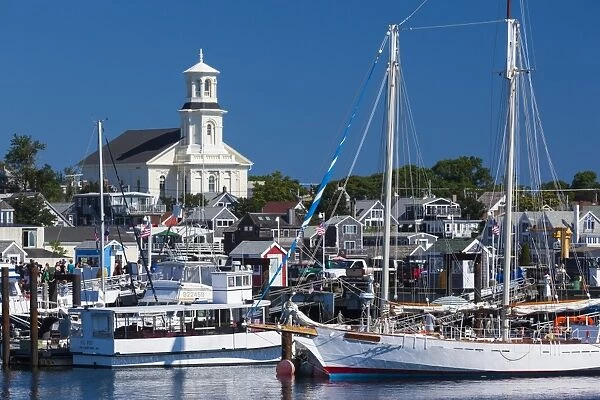 USA, Massachusetts, Cape Cod, Provincetown, MacMilan Pier, town view with Public