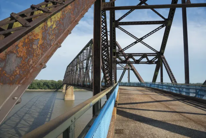 Framed Print : USA, Missouri, St, Louis, The Chain of Rocks Bridge spans the Mississippi River
