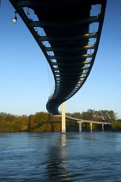 USA, Nebraska, Omaha, Bob Kerrey Pedestrian Bridge, Foot Bridge, Missouri River