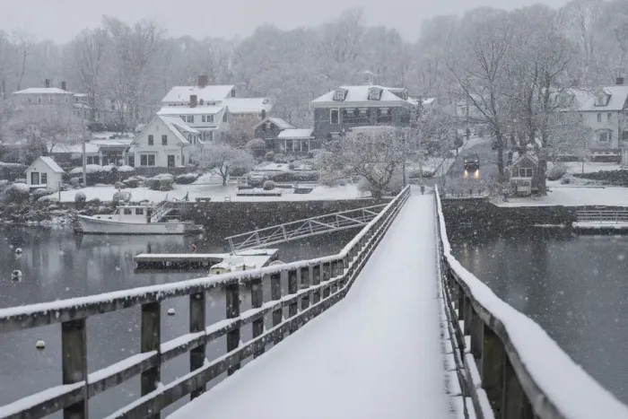 Framed Print : USA, New England, Cape Ann, Massachusetts, Annisquam, Lobster Cove, footbridge, winter