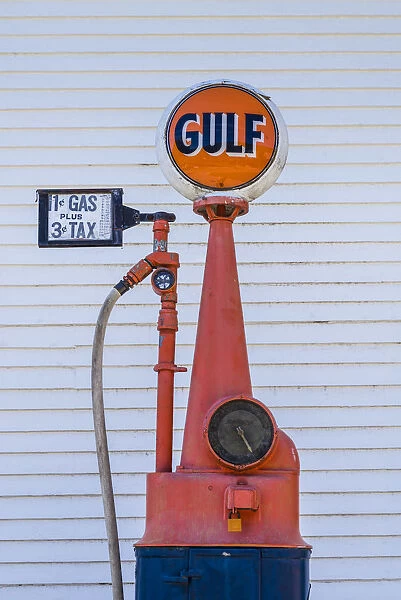 USA, New England, Vermont, Plymouth, antique gasoline pump