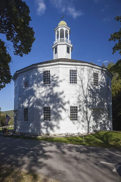 USA, New England, Vermont, Richmond, The Old Round Church, exterior