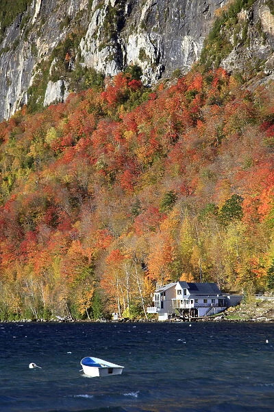 USA, New England, Vermont, Westmore, Lake Willoughby, Fall Foliage