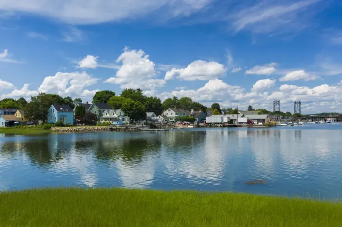 Framed Print : USA, New Hampshire, Portsmouth, houses along Piscatauqua River Framed Print : USA, New Hampshire, Portsmouth, houses along Piscatauqua River