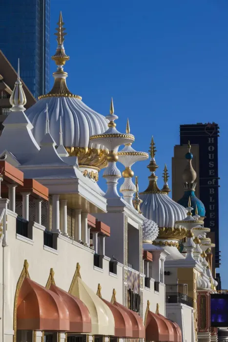 Framed Print : USA, New Jersey, Atlantic City, boardwalk and the Trump Taj Mahal Hotel and Casino Framed Print : USA, New Jersey, Atlantic City, boardwalk and the Trump Taj Mahal Hotel and Casino