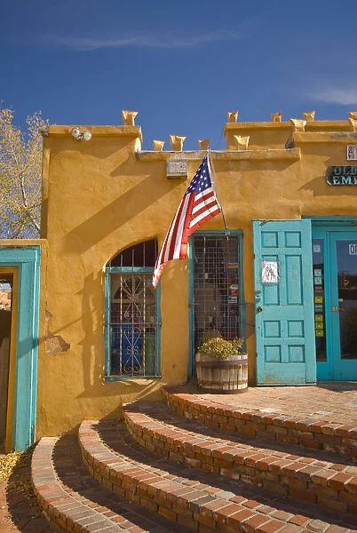 USA, New Mexico, Albuquerque, Old Town, Shop and flag