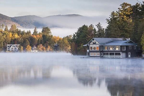 USA, New York, Adirondack Mountains, Lake Placid, Mirror Lake fog at dawn