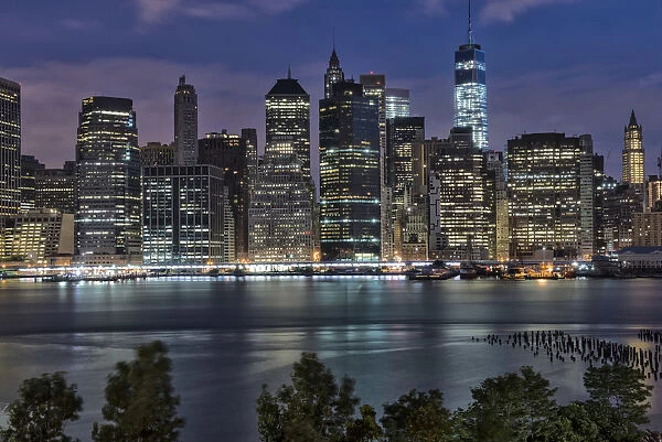 USA, New York, Brooklyn, Skyline of lower Manhattan seen from Brooklyn Heights