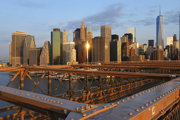 USA, New York, Brooklyn, view from Brooklyn bridge to Manhattan in the morning