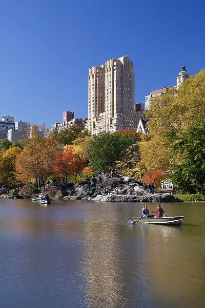 USA, New York City, Manhattan, Central Park, The Lake in autumn