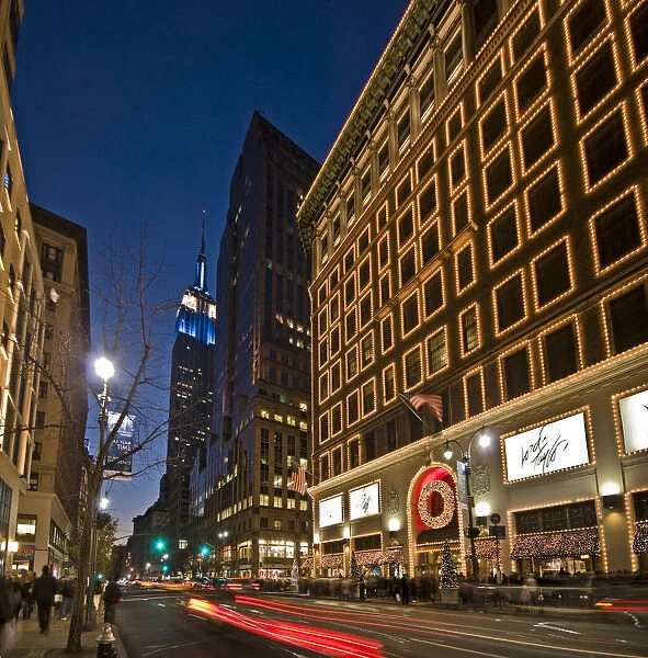 USA, New York City, Manhattan, Fifth Avenue, Lord and Taylor Department Store