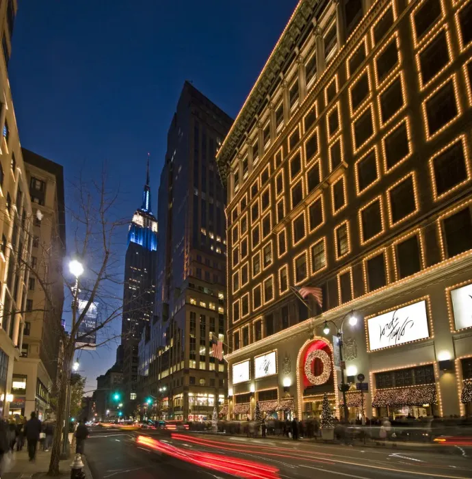 Framed Print : USA, New York City, Manhattan, Fifth Avenue, Lord and Taylor Department Store Framed Print : USA, New York City, Manhattan, Fifth Avenue, Lord and Taylor Department Store