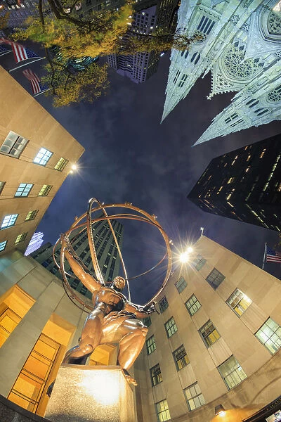 USA, New York City, Midtown Manhattan, Statue of Atlas and St Patricks Cathedral