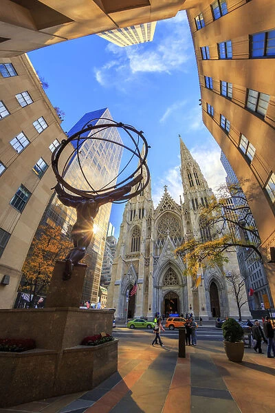 USA, New York City, Midtown Manhattan, Statue of Atlas and St Patricks Cathedral
