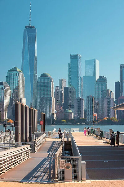 USA, New York City, People waiting for the ferry at Paulus Hook Pier at Jersey City with Manhattan in the background