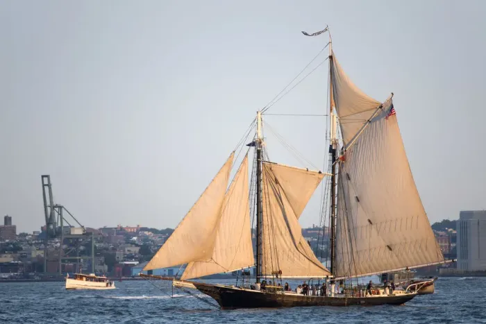 Framed Print : USA, New York, Manhattan, Battery, Hudson, Schooner sailing on the Hudson Framed Print : USA, New York, Manhattan, Battery, Hudson, Schooner sailing on the Hudson