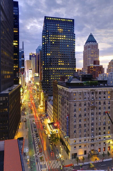 USA, New York, Manhattan, Midtown, Broadway towards Times Square