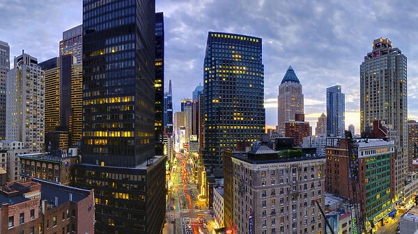 USA, New York, Manhattan, Midtown, Broadway towards Times Square