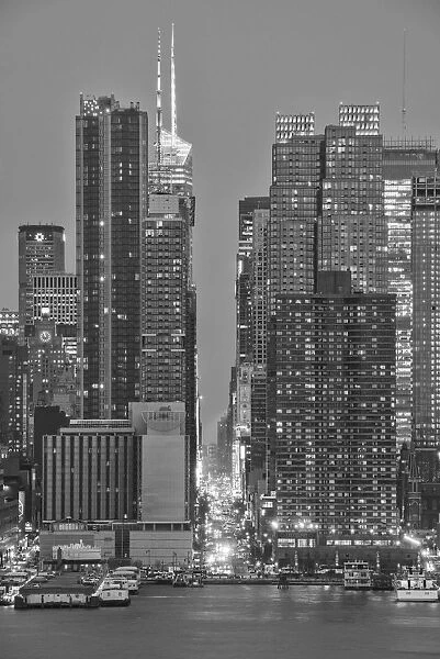 USA, New York, Manhattan, Midtown Skyline seen from New Jersey & 42 nd street