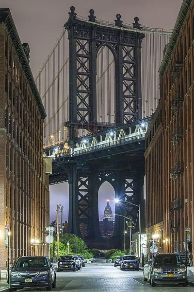 USA, New York, New York City, Brooklyn-Dumbo, Manhattan Bridge, dawn