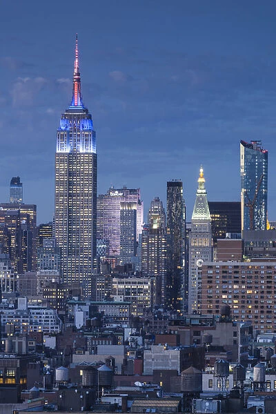 USA, New York, New York City, Lower Manhattan, Mid-town Manhattan skyline, elevated view