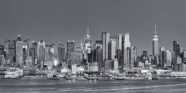 USA, New York, New York City, Manhattan Skyline from New Jersey