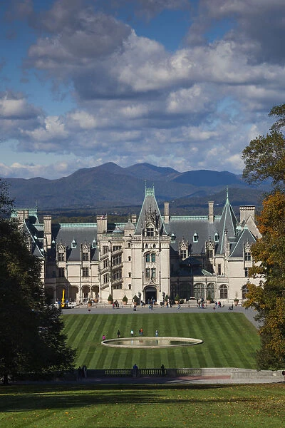 USA, North Carolina, Asheville, The Biltmore Estate, 250 room home formerly owned