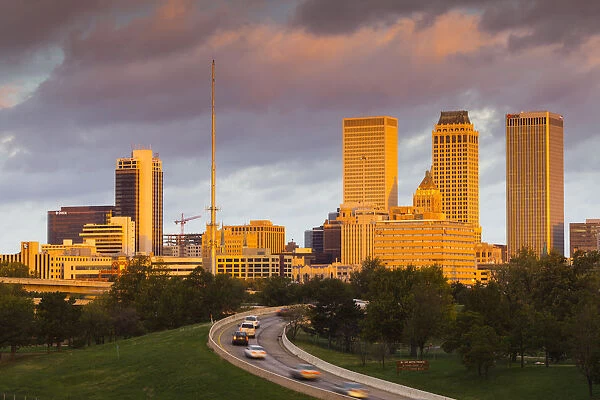 USA, Oklahoma, Tulsa, skyline from Route 75