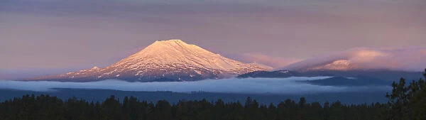 USA Oregon, Bend, panorama of Mount Bachelor at sunset