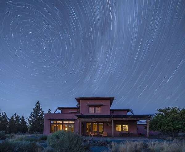 USA, Oregon, Central, Bend, Rancho las Hierbas, private home with star trails