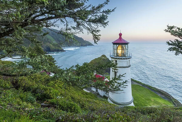 USA, Oregon Coast, Oregon, Lane County. Yachats, Heceta Head Light