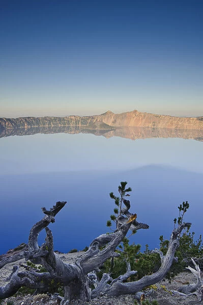 USA, Oregon, Crater Lake National Park, Crater Lake and Wizard Island